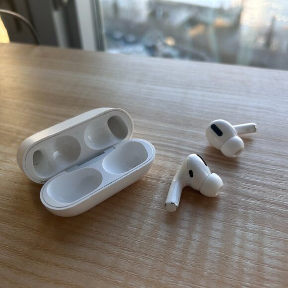 Apple Airpod Pro - Picture 1 of 8